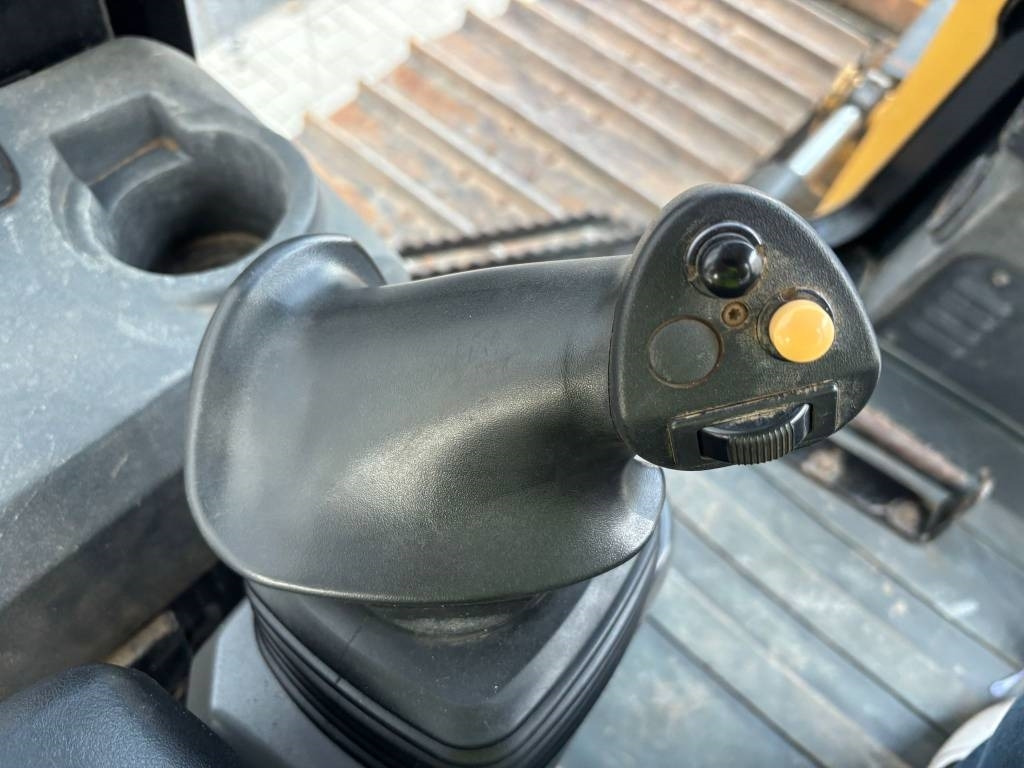 Zakup CAT D 6 K 2 LGP  CAT D 6 K 2 LGP: slika Zakup CAT D 6 K 2 LGP  CAT D 6 K 2 LGP