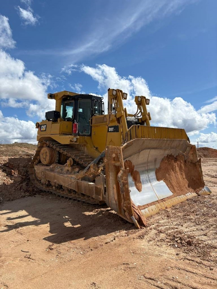 CAT D 9 T (CE Certified / New Undercarriage) - Buldožer: slika CAT D 9 T (CE Certified / New Undercarriage) - Buldožer CAT D 9 T (CE Certified / New Undercarriage) - Buldožer: slika CAT D 9 T (CE Certified / New Undercarriage) - Buldožer