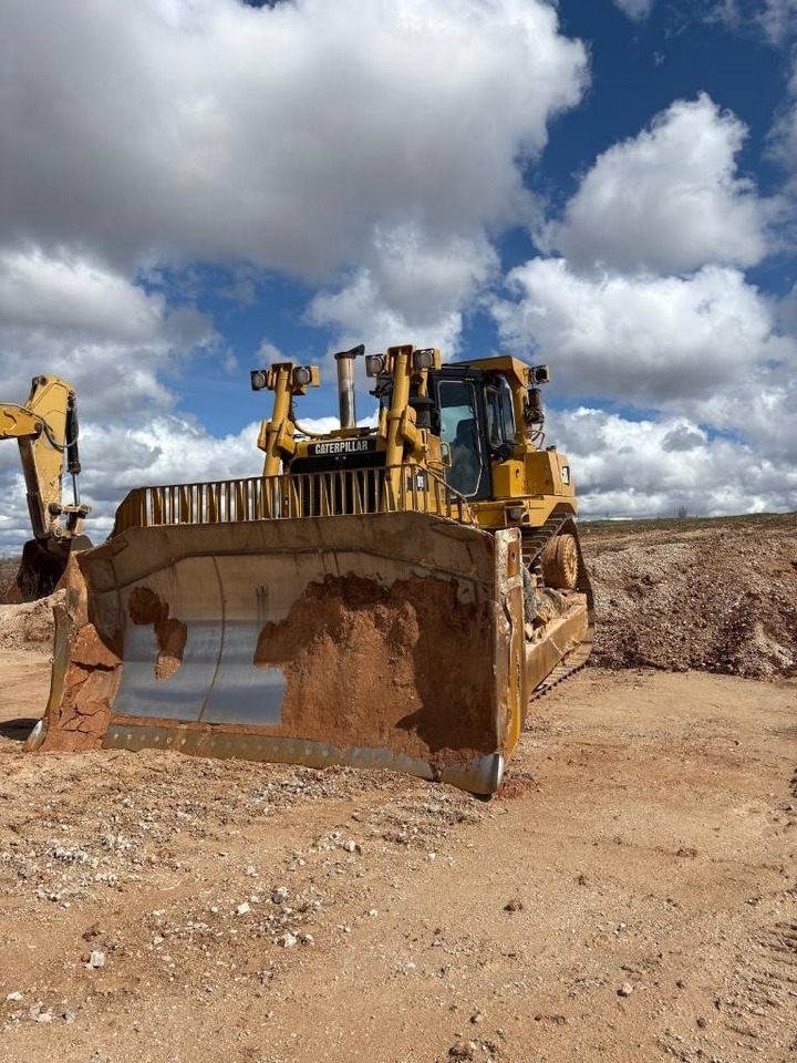 CAT D 9 T (CE Certified / New Undercarriage) - Buldožer: slika CAT D 9 T (CE Certified / New Undercarriage) - Buldožer CAT D 9 T (CE Certified / New Undercarriage) - Buldožer: slika CAT D 9 T (CE Certified / New Undercarriage) - Buldožer