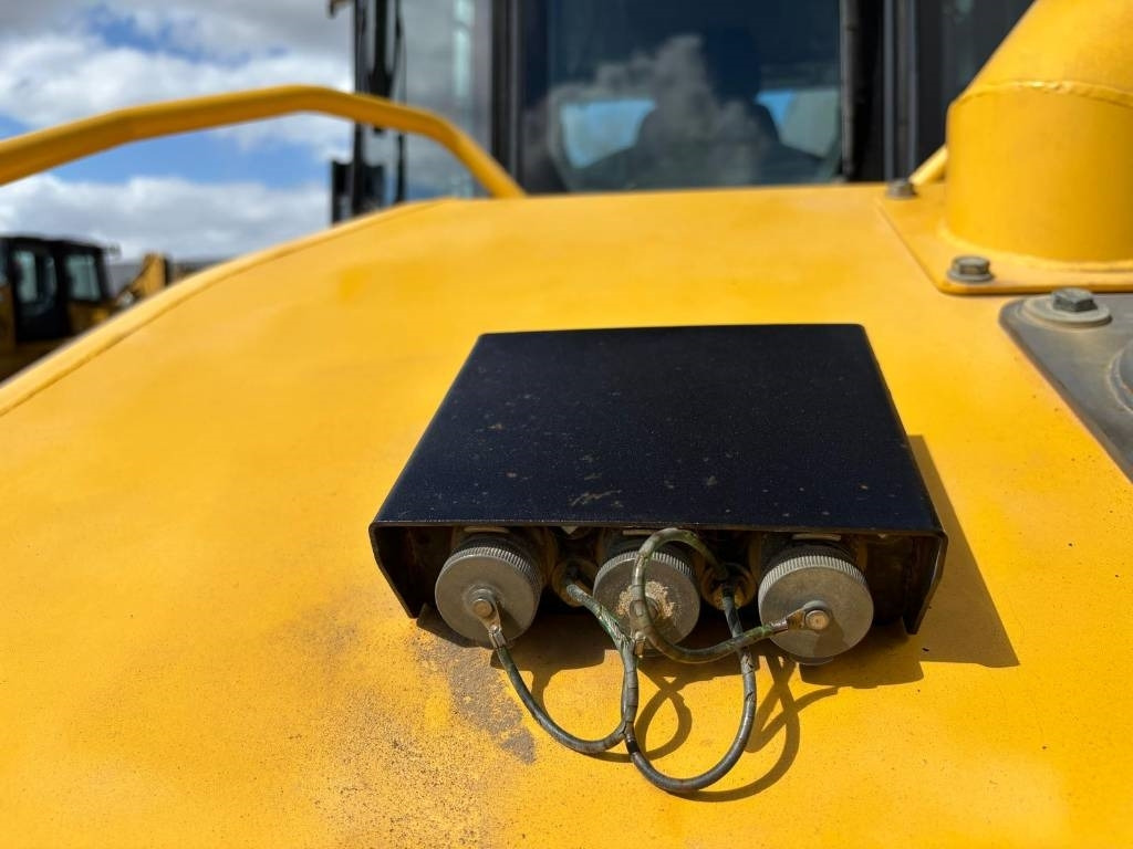 Buldožer Komatsu D 61 EX-24 (GPS Prepared): slika Buldožer Komatsu D 61 EX-24 (GPS Prepared)