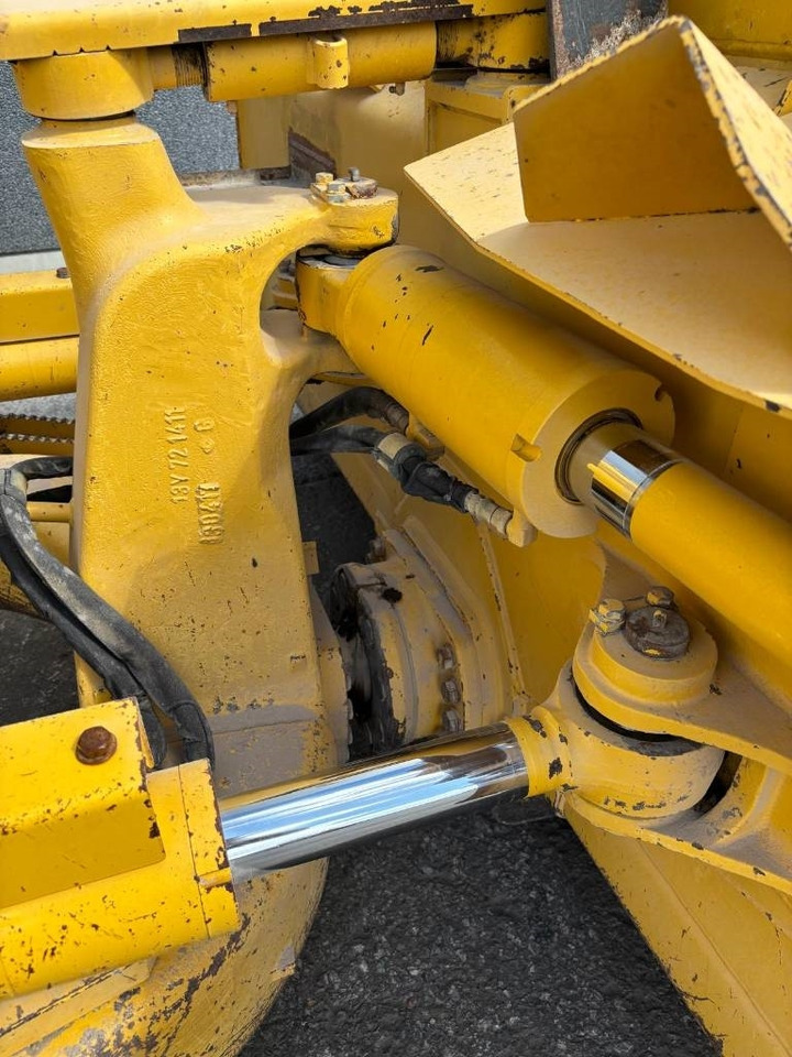 Buldožer Komatsu D 61 EX-24 (GPS Prepared): slika Buldožer Komatsu D 61 EX-24 (GPS Prepared)
