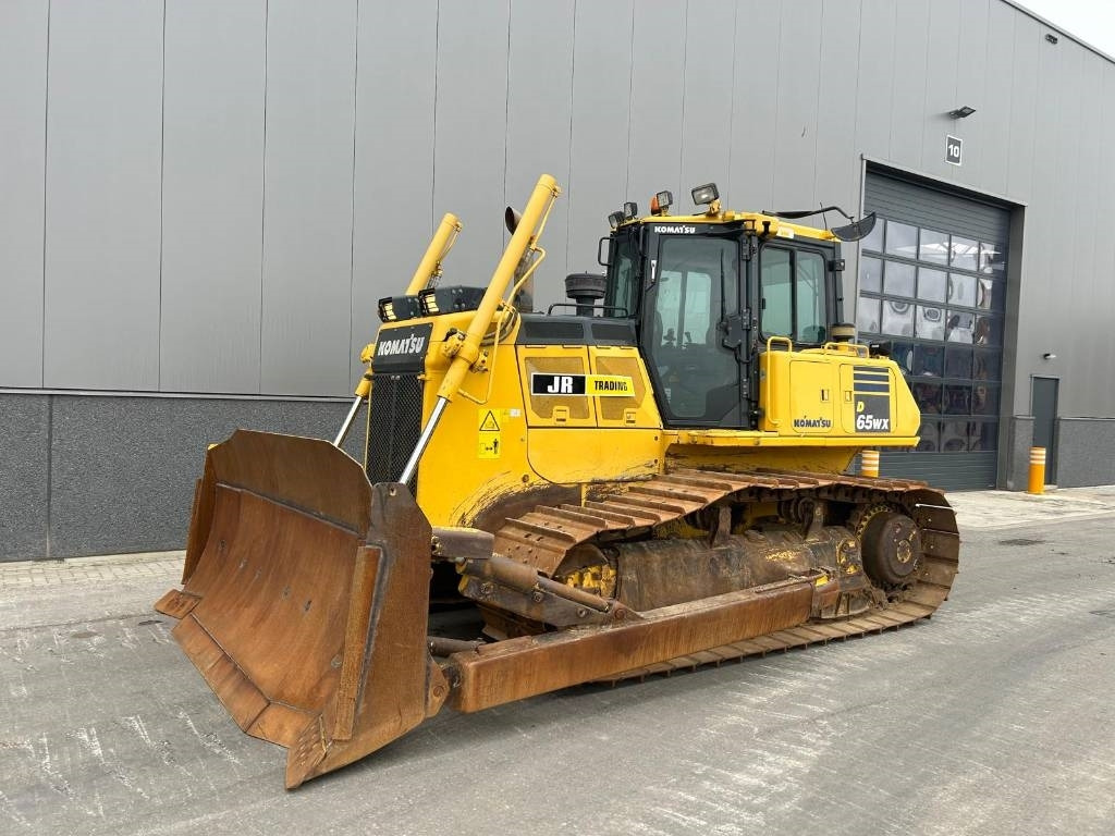 Komatsu D 65 WX-18 - Buldožer: slika Komatsu D 65 WX-18 - Buldožer Komatsu D 65 WX-18 - Buldožer: slika Komatsu D 65 WX-18 - Buldožer