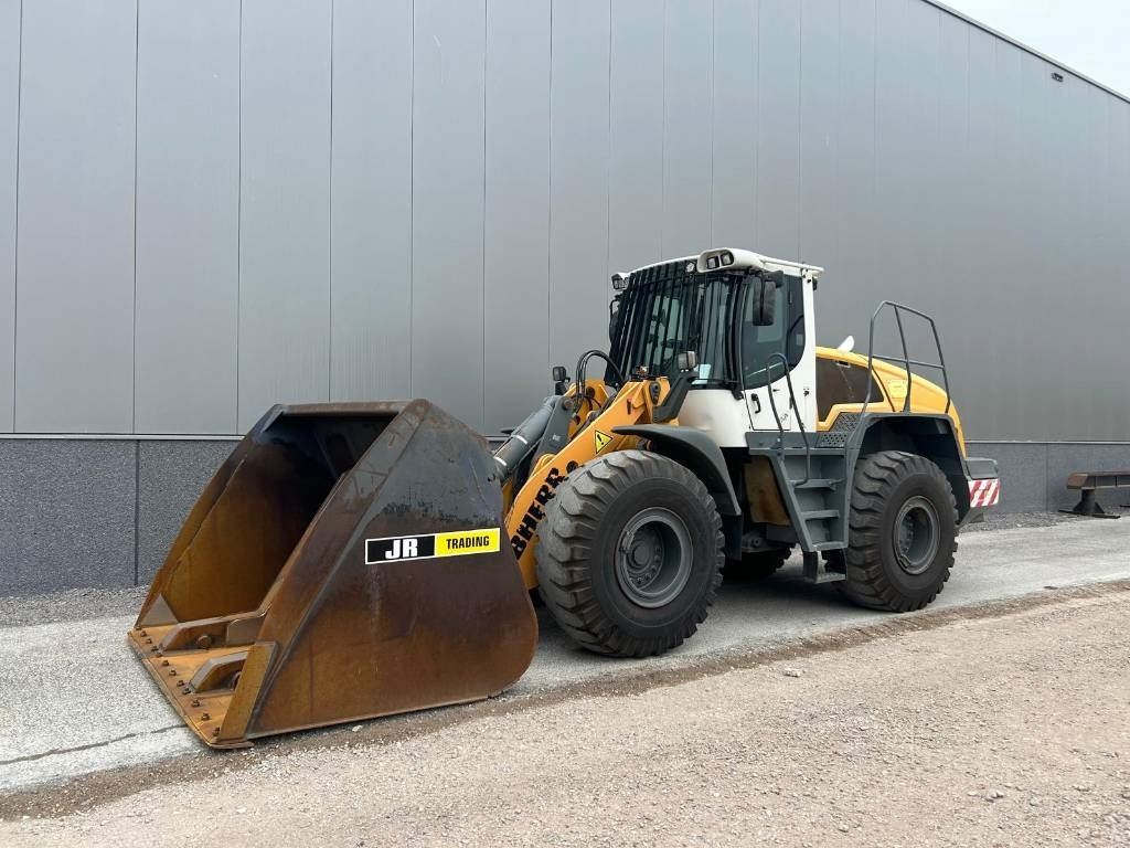 Liebherr L 550 (Comes with High-tip - Mit Hochkipper) - Utovarivač na kotačima: slika Liebherr L 550 (Comes with High-tip - Mit Hochkipper) - Utovarivač na kotačima Liebherr L 550 (Comes with High-tip - Mit Hochkipper) - Utovarivač na kotačima: slika Liebherr L 550 (Comes with High-tip - Mit Hochkipper) - Utovarivač na kotačima