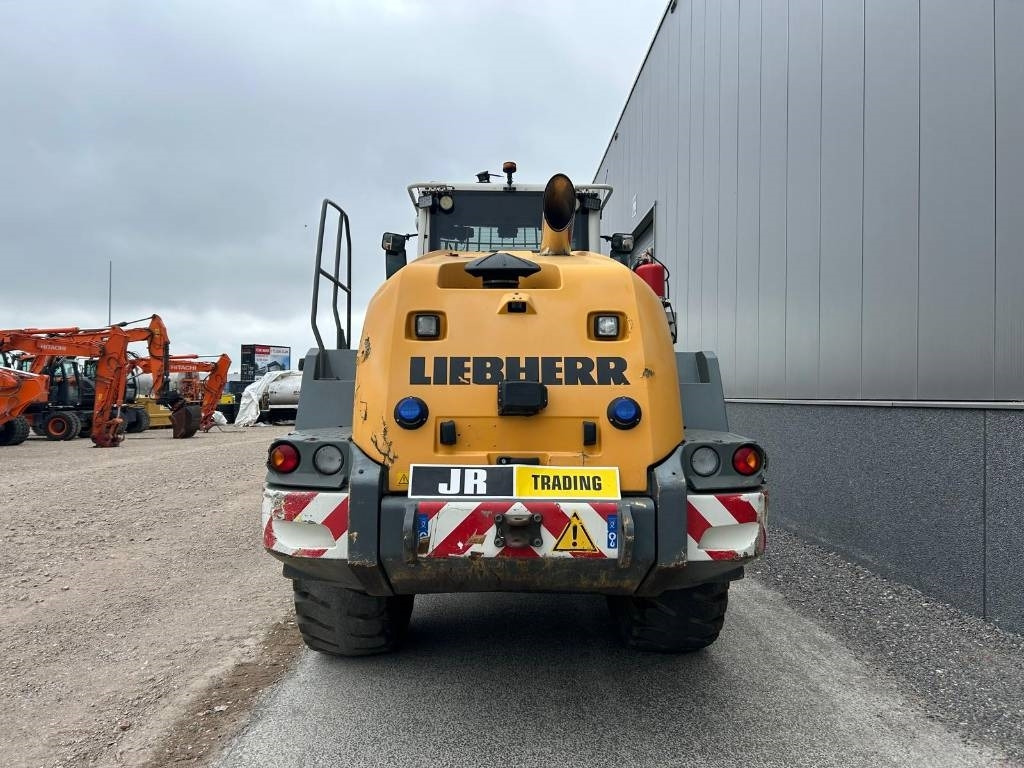 Liebherr L 550 (Comes with High-tip - Mit Hochkipper) - Utovarivač na kotačima: slika Liebherr L 550 (Comes with High-tip - Mit Hochkipper) - Utovarivač na kotačima Liebherr L 550 (Comes with High-tip - Mit Hochkipper) - Utovarivač na kotačima: slika Liebherr L 550 (Comes with High-tip - Mit Hochkipper) - Utovarivač na kotačima