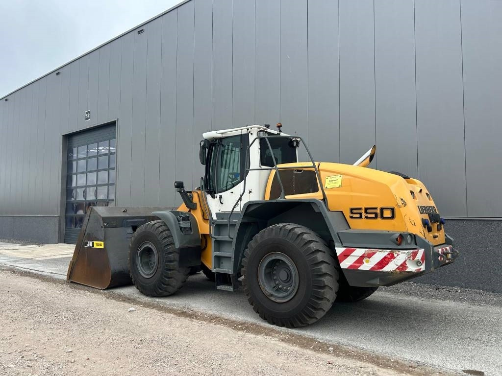 Liebherr L 550 (Comes with High-tip - Mit Hochkipper) - Utovarivač na kotačima: slika Liebherr L 550 (Comes with High-tip - Mit Hochkipper) - Utovarivač na kotačima Liebherr L 550 (Comes with High-tip - Mit Hochkipper) - Utovarivač na kotačima: slika Liebherr L 550 (Comes with High-tip - Mit Hochkipper) - Utovarivač na kotačima