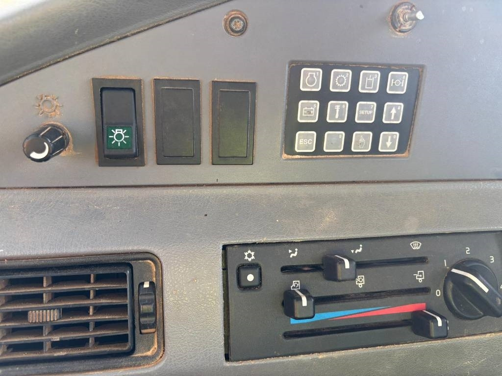 Zglobni istovarivač Volvo A 30 D: slika Zglobni istovarivač Volvo A 30 D Zglobni istovarivač Volvo A 30 D: slika Zglobni istovarivač Volvo A 30 D