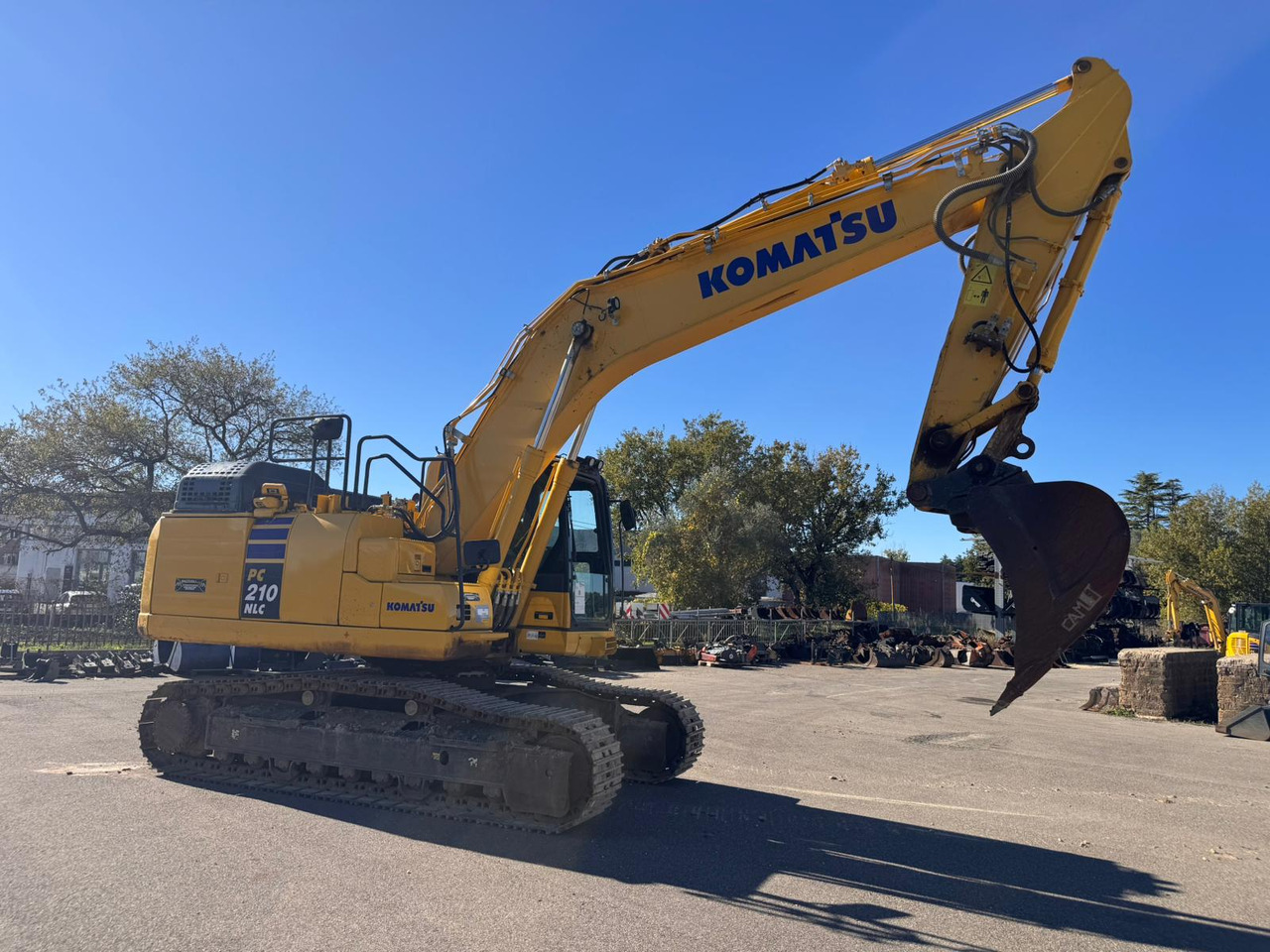 KOMATSU PC210 NLC-11 - Bager: slika KOMATSU PC210 NLC-11 - Bager KOMATSU PC210 NLC-11 - Bager: slika KOMATSU PC210 NLC-11 - Bager
