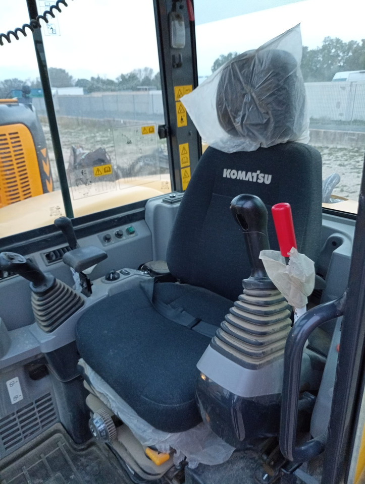 Bager gusjeničar KOMATSU PC80MR-5: slika Bager gusjeničar KOMATSU PC80MR-5