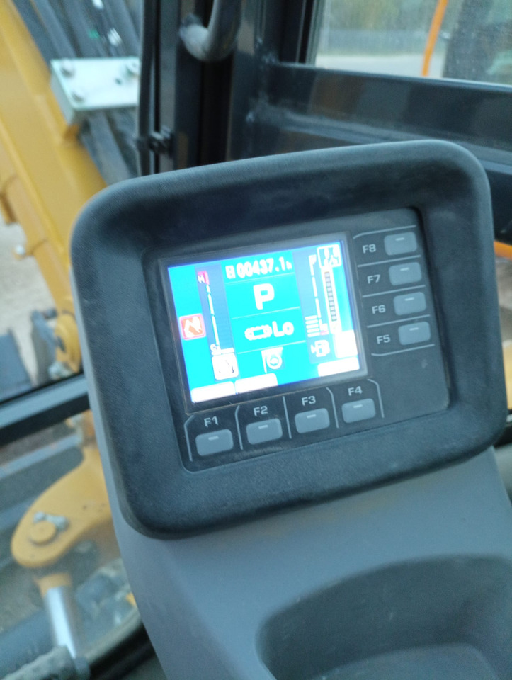 Bager gusjeničar KOMATSU PC80MR-5: slika Bager gusjeničar KOMATSU PC80MR-5