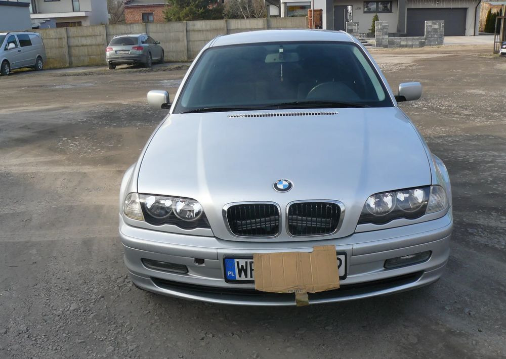 BMW Seria 3 320i - Limuzina: slika  BMW Seria 3 320i - Limuzina BMW Seria 3 320i - Limuzina: slika  BMW Seria 3 320i - Limuzina