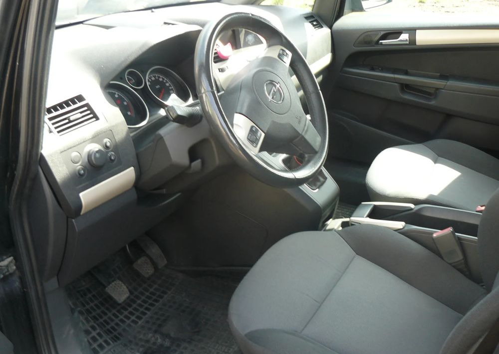 Opel Zafira 1.9 CDTI Cosmo - SUV: slika Opel Zafira 1.9 CDTI Cosmo - SUV Opel Zafira 1.9 CDTI Cosmo - SUV: slika Opel Zafira 1.9 CDTI Cosmo - SUV