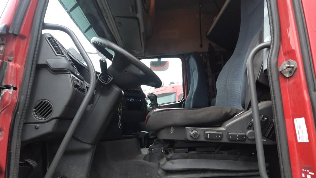 Volvo FH480 6x2 takateli veturi, hydrauliikka,manuaali - Tegljač: slika Volvo FH480 6x2 takateli veturi, hydrauliikka,manuaali - Tegljač Volvo FH480 6x2 takateli veturi, hydrauliikka,manuaali - Tegljač: slika Volvo FH480 6x2 takateli veturi, hydrauliikka,manuaali - Tegljač