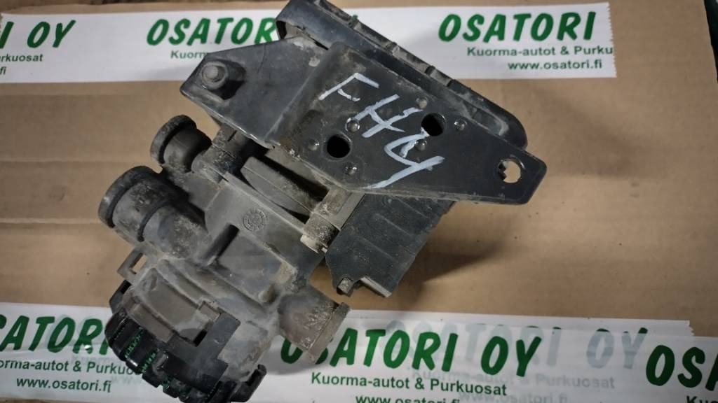 Volvo EBS modulaattori - Dijelovi kočnica za Kamion: slika Volvo EBS modulaattori - Dijelovi kočnica za Kamion Volvo EBS modulaattori - Dijelovi kočnica za Kamion: slika Volvo EBS modulaattori - Dijelovi kočnica za Kamion