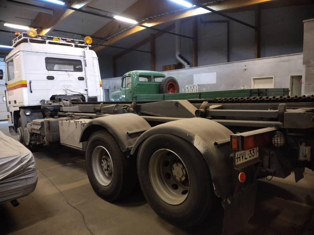 Volvo F12 6x2 ketjulaitteilla, Museointiin - Utovarivač s proklizavajućim upravljanjem: slika Volvo F12 6x2 ketjulaitteilla, Museointiin - Utovarivač s proklizavajućim upravljanjem Volvo F12 6x2 ketjulaitteilla, Museointiin - Utovarivač s proklizavajućim upravljanjem: slika Volvo F12 6x2 ketjulaitteilla, Museointiin - Utovarivač s proklizavajućim upravljanjem