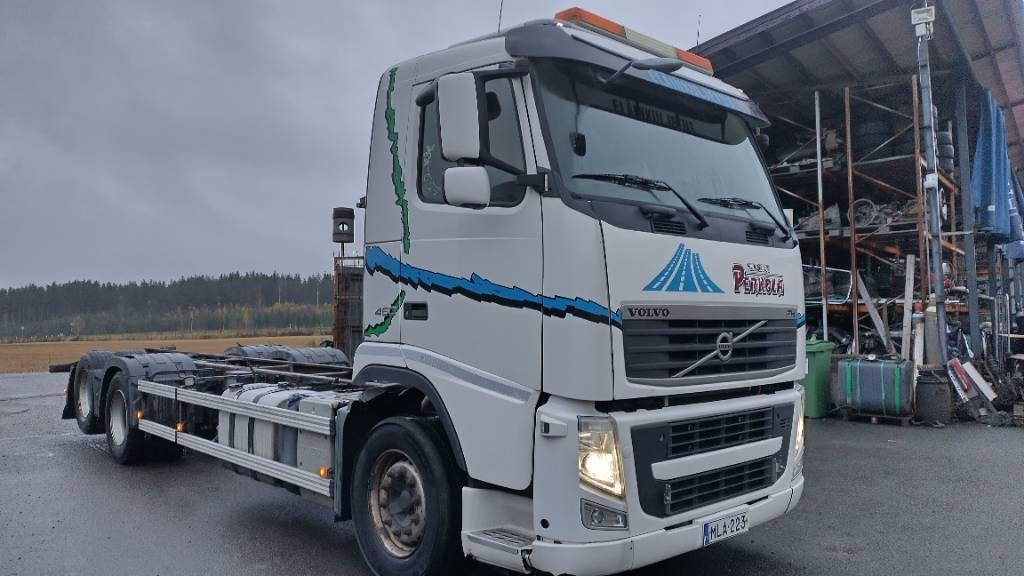 Volvo FH13 6x2 alusta, manuaalivaihteisto - Kamion-šasija: slika Volvo FH13 6x2 alusta, manuaalivaihteisto - Kamion-šasija Volvo FH13 6x2 alusta, manuaalivaihteisto - Kamion-šasija: slika Volvo FH13 6x2 alusta, manuaalivaihteisto - Kamion-šasija