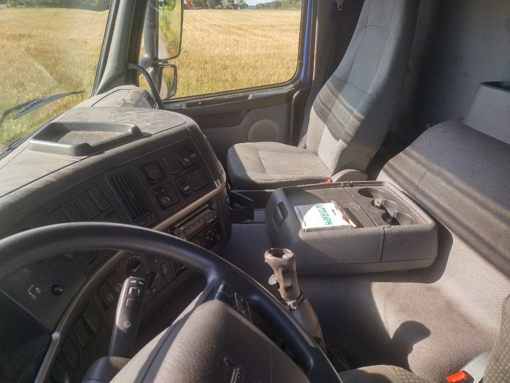 Kamion sandučar Volvo FM9 4x2 8,40m pitkä kylkiaukeava kori: slika Kamion sandučar Volvo FM9 4x2 8,40m pitkä kylkiaukeava kori