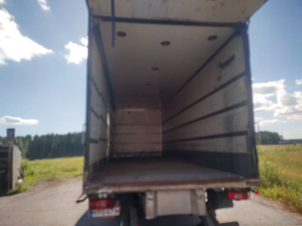 Kamion sandučar Volvo FM9 4x2 8,40m pitkä kylkiaukeava kori: slika Kamion sandučar Volvo FM9 4x2 8,40m pitkä kylkiaukeava kori