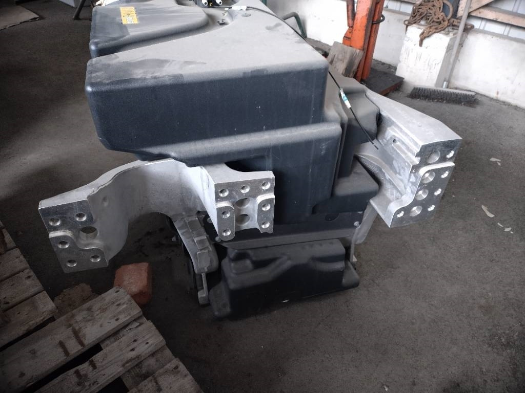 Volvo Polttoaine tankki 2+2 - Okvir/ Šasija za Kamion: slika Volvo Polttoaine tankki 2+2 - Okvir/ Šasija za Kamion Volvo Polttoaine tankki 2+2 - Okvir/ Šasija za Kamion: slika Volvo Polttoaine tankki 2+2 - Okvir/ Šasija za Kamion