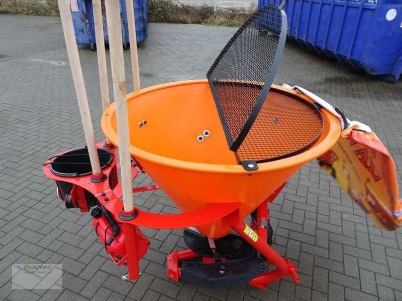 Vemac Dexwal Salzstreuer Trichterstreuer, Streuer, 200L Kommunal NEU - Posipač pijeska/ Soli za Namjenska/ Posebna vozila: slika Vemac Dexwal Salzstreuer Trichterstreuer, Streuer, 200L Kommunal NEU - Posipač pijeska/ Soli za Namjenska/ Posebna vozila Vemac Dexwal Salzstreuer Trichterstreuer, Streuer, 200L Kommunal NEU - Posipač pijeska/ Soli za Namjenska/ Posebna vozila: slika Vemac Dexwal Salzstreuer Trichterstreuer, Streuer, 200L Kommunal NEU - Posipač pijeska/ Soli za Namjenska/ Posebna vozila