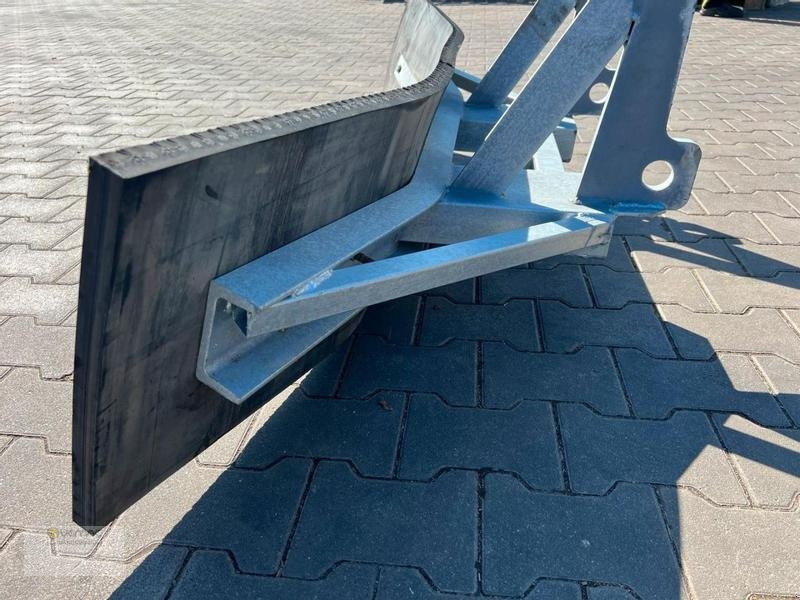 Vemac Gummischieber 260 Schäffer Futterschieber, Gülleschieber, Schneeschild - Nož za Poljoprivredni strojevi: slika Vemac Gummischieber 260 Schäffer Futterschieber, Gülleschieber, Schneeschild - Nož za Poljoprivredni strojevi Vemac Gummischieber 260 Schäffer Futterschieber, Gülleschieber, Schneeschild - Nož za Poljoprivredni strojevi: slika Vemac Gummischieber 260 Schäffer Futterschieber, Gülleschieber, Schneeschild - Nož za Poljoprivredni strojevi