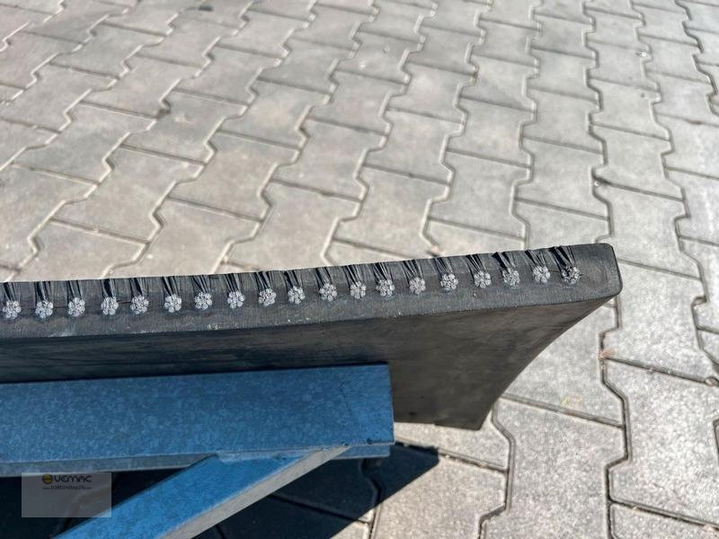 Vemac Gummischieber 260 Schäffer Futterschieber, Gülleschieber, Schneeschild - Nož za Poljoprivredni strojevi: slika Vemac Gummischieber 260 Schäffer Futterschieber, Gülleschieber, Schneeschild - Nož za Poljoprivredni strojevi Vemac Gummischieber 260 Schäffer Futterschieber, Gülleschieber, Schneeschild - Nož za Poljoprivredni strojevi: slika Vemac Gummischieber 260 Schäffer Futterschieber, Gülleschieber, Schneeschild - Nož za Poljoprivredni strojevi