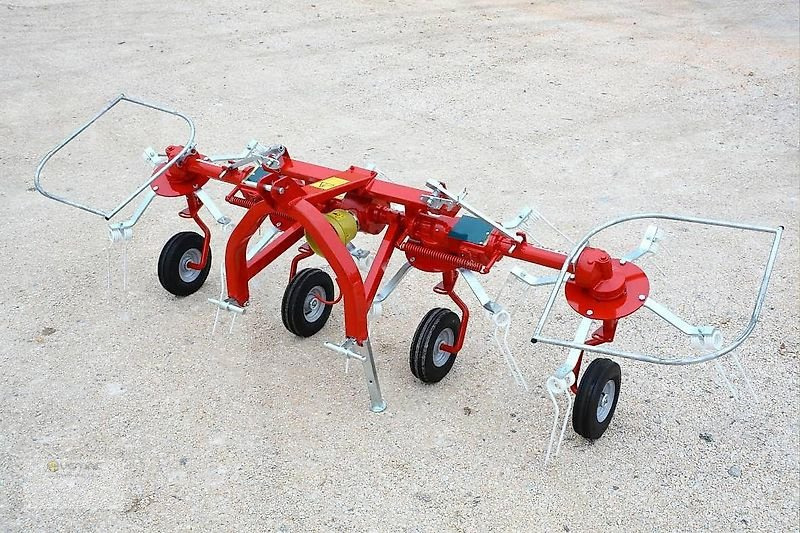 Vemac Heuwender 290 Daros 4GS Kreiselheuwender Kreiselwender NEU - Prevrtač sijena/ Grabulje: slika Vemac Heuwender 290 Daros 4GS Kreiselheuwender Kreiselwender NEU - Prevrtač sijena/ Grabulje Vemac Heuwender 290 Daros 4GS Kreiselheuwender Kreiselwender NEU - Prevrtač sijena/ Grabulje: slika Vemac Heuwender 290 Daros 4GS Kreiselheuwender Kreiselwender NEU - Prevrtač sijena/ Grabulje