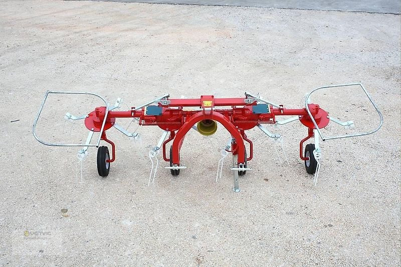 Vemac Heuwender 290 Daros 4GS Kreiselheuwender Kreiselwender NEU - Prevrtač sijena/ Grabulje: slika Vemac Heuwender 290 Daros 4GS Kreiselheuwender Kreiselwender NEU - Prevrtač sijena/ Grabulje Vemac Heuwender 290 Daros 4GS Kreiselheuwender Kreiselwender NEU - Prevrtač sijena/ Grabulje: slika Vemac Heuwender 290 Daros 4GS Kreiselheuwender Kreiselwender NEU - Prevrtač sijena/ Grabulje