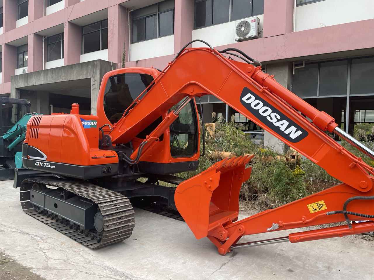 DOOSAN DX75-9C - Bager gusjeničar: slika DOOSAN DX75-9C - Bager gusjeničar DOOSAN DX75-9C - Bager gusjeničar: slika DOOSAN DX75-9C - Bager gusjeničar