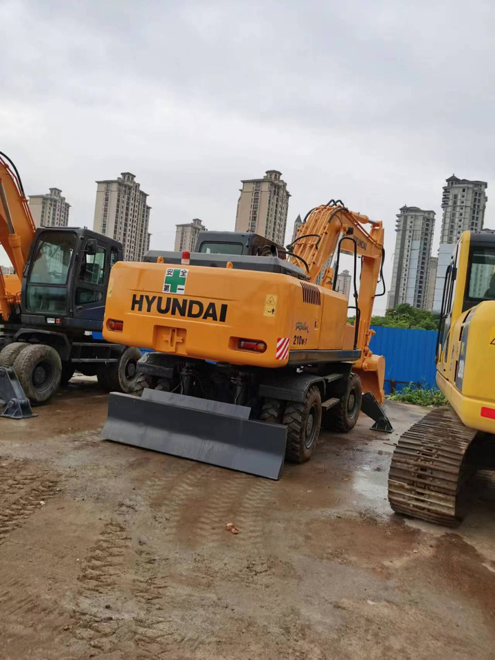 HYUNDAI 210W-7 - Bager na kotačima: slika HYUNDAI 210W-7 - Bager na kotačima HYUNDAI 210W-7 - Bager na kotačima: slika HYUNDAI 210W-7 - Bager na kotačima