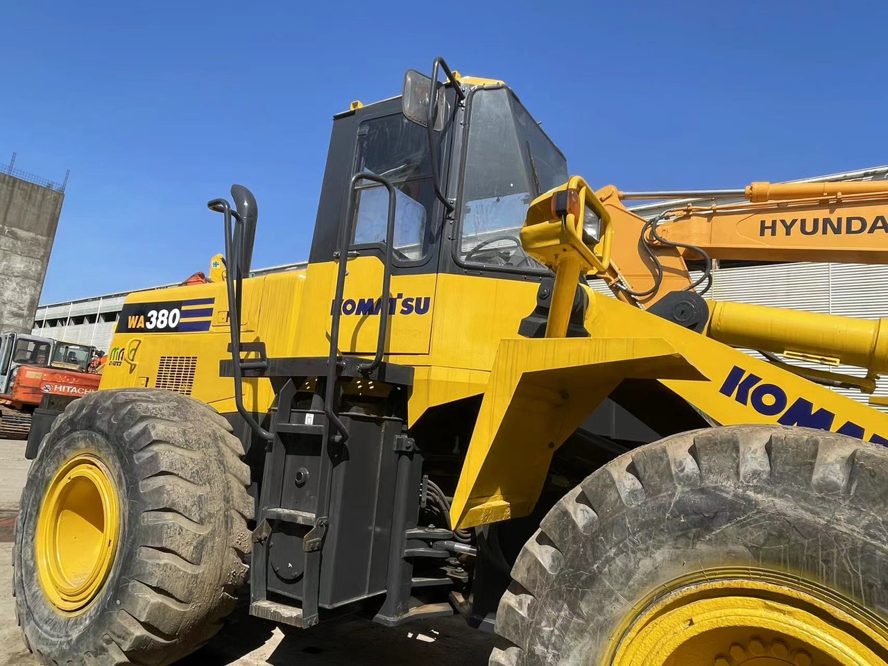 KOMATSU WA380-3 - Utovarivač na kotačima: slika KOMATSU WA380-3 - Utovarivač na kotačima KOMATSU WA380-3 - Utovarivač na kotačima: slika KOMATSU WA380-3 - Utovarivač na kotačima