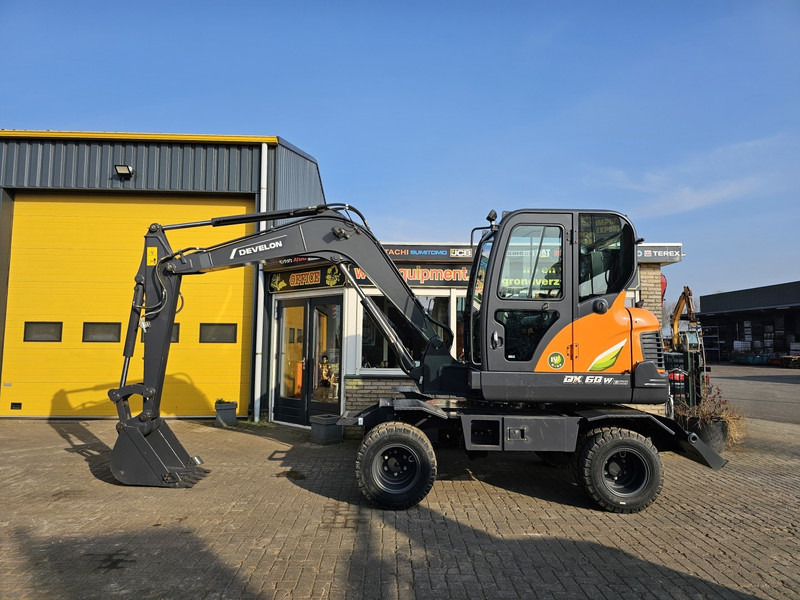 Develon DX60WN ECO-1 - Bager na kotačima: slika Develon DX60WN ECO-1 - Bager na kotačima Develon DX60WN ECO-1 - Bager na kotačima: slika Develon DX60WN ECO-1 - Bager na kotačima