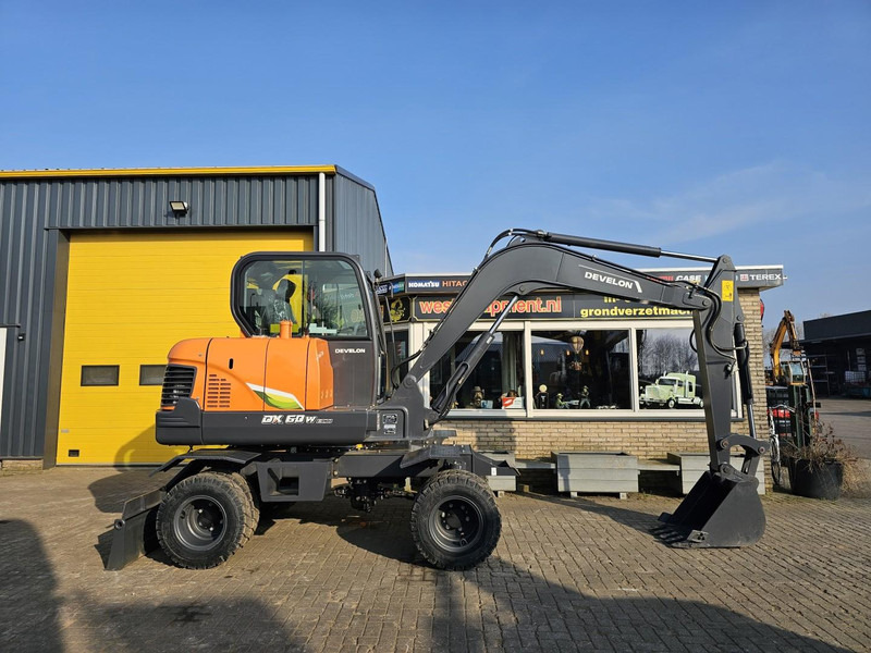 Develon DX60WN ECO-1 - Bager na kotačima: slika Develon DX60WN ECO-1 - Bager na kotačima Develon DX60WN ECO-1 - Bager na kotačima: slika Develon DX60WN ECO-1 - Bager na kotačima