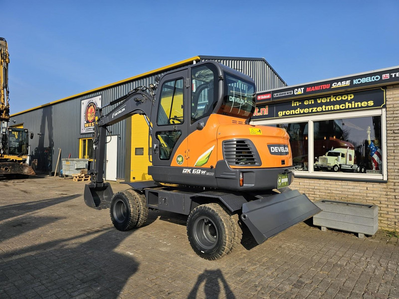 Develon DX60WN ECO-1 - Bager na kotačima: slika Develon DX60WN ECO-1 - Bager na kotačima Develon DX60WN ECO-1 - Bager na kotačima: slika Develon DX60WN ECO-1 - Bager na kotačima