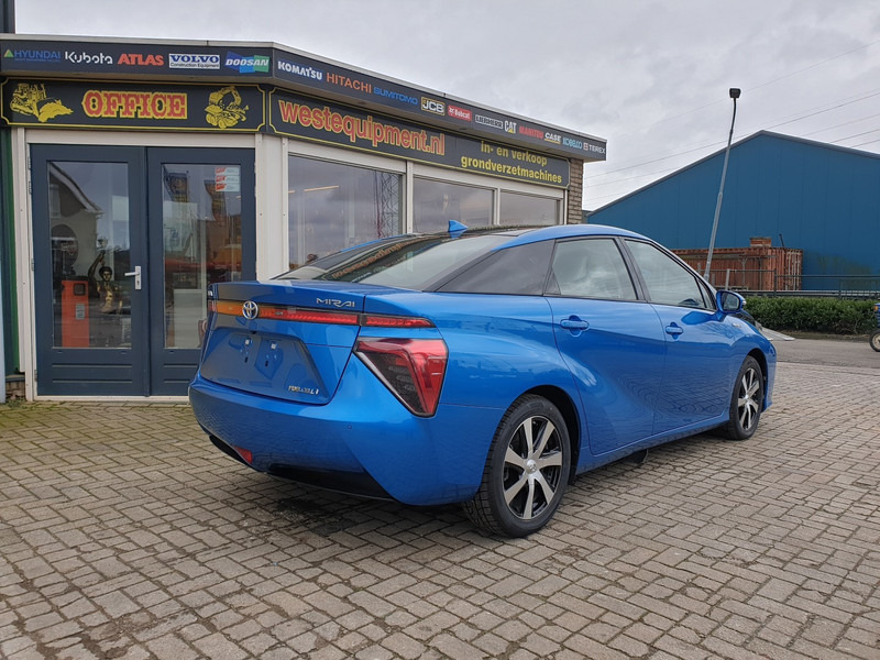 Toyota Mirai - Limuzina: slika Toyota Mirai - Limuzina Toyota Mirai - Limuzina: slika Toyota Mirai - Limuzina