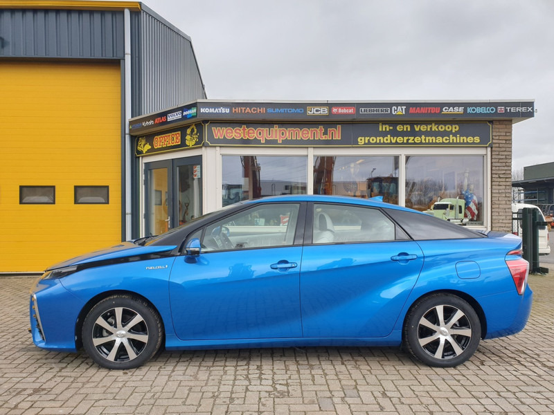 Toyota Mirai - Limuzina: slika Toyota Mirai - Limuzina Toyota Mirai - Limuzina: slika Toyota Mirai - Limuzina