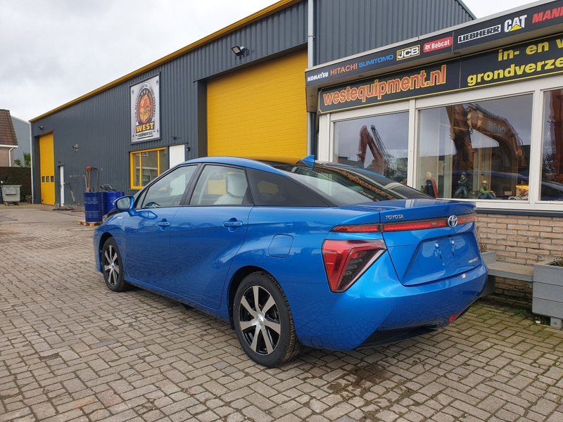 Toyota Mirai - Limuzina: slika Toyota Mirai - Limuzina Toyota Mirai - Limuzina: slika Toyota Mirai - Limuzina