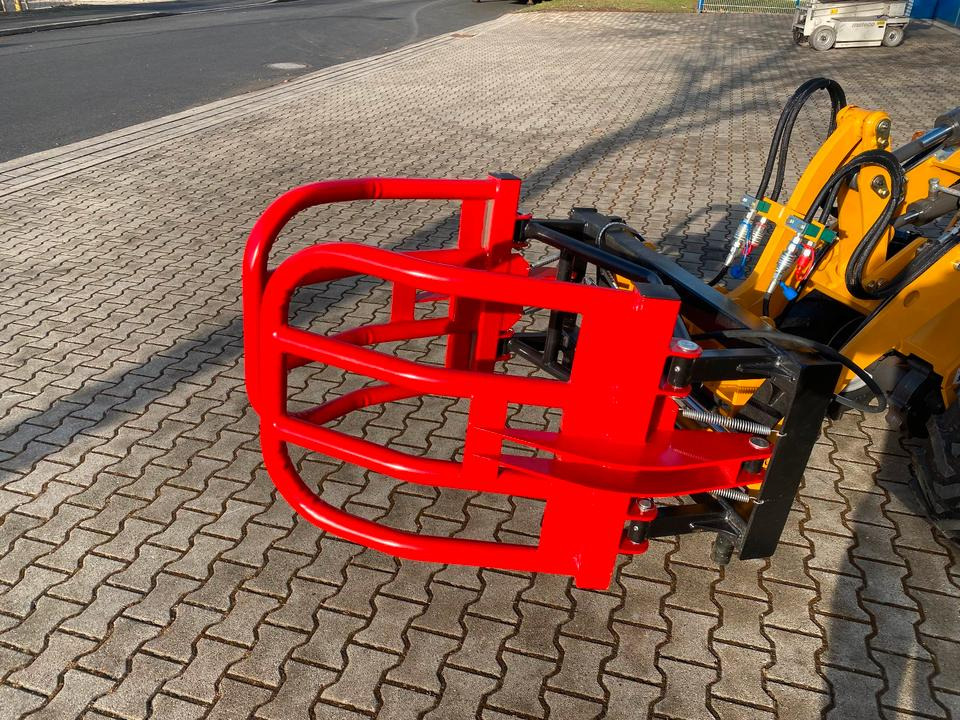 Ballengreifer/Ballenzange 1,80M *INKL.19% MWST*EURO-AUFNAHME*SOFORT VERFÜGBAR!* - Hvataljka: slika Ballengreifer/Ballenzange 1,80M *INKL.19% MWST*EURO-AUFNAHME*SOFORT VERFÜGBAR!* - Hvataljka Ballengreifer/Ballenzange 1,80M *INKL.19% MWST*EURO-AUFNAHME*SOFORT VERFÜGBAR!* - Hvataljka: slika Ballengreifer/Ballenzange 1,80M *INKL.19% MWST*EURO-AUFNAHME*SOFORT VERFÜGBAR!* - Hvataljka