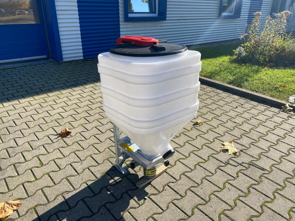 Elektrischer Salzstreuer / Universalstreuer / Winterdienst / 12V / INKL.19% MWST *SOFORT!* - Posipač pijeska/ Soli: slika Elektrischer Salzstreuer / Universalstreuer / Winterdienst / 12V / INKL.19% MWST *SOFORT!* - Posipač pijeska/ Soli Elektrischer Salzstreuer / Universalstreuer / Winterdienst / 12V / INKL.19% MWST *SOFORT!* - Posipač pijeska/ Soli: slika Elektrischer Salzstreuer / Universalstreuer / Winterdienst / 12V / INKL.19% MWST *SOFORT!* - Posipač pijeska/ Soli