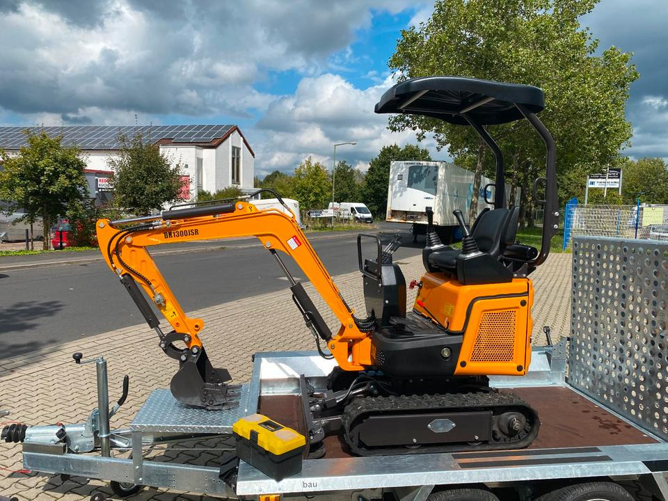 Minibagger BK1300JSR + Anhänger + Zubehör *INKL.19% MWST*BERGER KRAUS*KUBOTA*JOYSTICK*SCHENKWARM*SOFORT!* - Mini bager, Prikolica: slika Minibagger BK1300JSR + Anhänger + Zubehör *INKL.19% MWST*BERGER KRAUS*KUBOTA*JOYSTICK*SCHENKWARM*SOFORT!* - Mini bager, Prikolica Minibagger BK1300JSR + Anhänger + Zubehör *INKL.19% MWST*BERGER KRAUS*KUBOTA*JOYSTICK*SCHENKWARM*SOFORT!* - Mini bager, Prikolica: slika Minibagger BK1300JSR + Anhänger + Zubehör *INKL.19% MWST*BERGER KRAUS*KUBOTA*JOYSTICK*SCHENKWARM*SOFORT!* - Mini bager, Prikolica