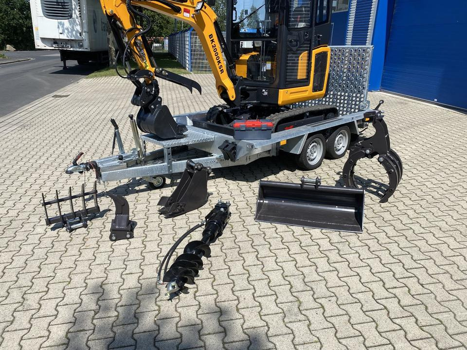 Minibagger BK2000KSR + Tieflader + Zubehör *INKL.19% MWST*BERGER KRAUS*YANMAR*SCHWENKARM* VERSTELLFAHRWERK* - Mini bager, Prikolica: slika Minibagger BK2000KSR + Tieflader + Zubehör *INKL.19% MWST*BERGER KRAUS*YANMAR*SCHWENKARM* VERSTELLFAHRWERK* - Mini bager, Prikolica Minibagger BK2000KSR + Tieflader + Zubehör *INKL.19% MWST*BERGER KRAUS*YANMAR*SCHWENKARM* VERSTELLFAHRWERK* - Mini bager, Prikolica: slika Minibagger BK2000KSR + Tieflader + Zubehör *INKL.19% MWST*BERGER KRAUS*YANMAR*SCHWENKARM* VERSTELLFAHRWERK* - Mini bager, Prikolica