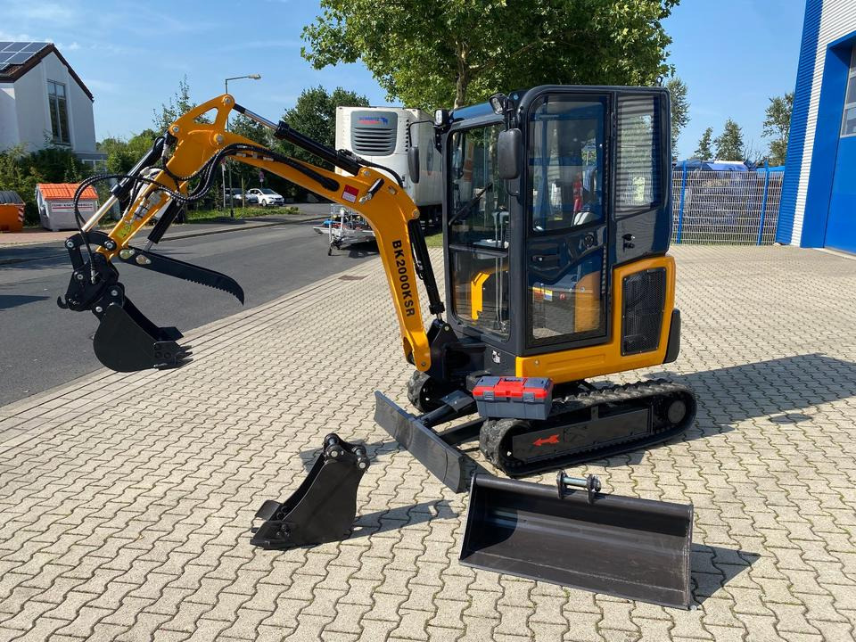 Minibagger BK2000KSR inkl. Schaufelpaket *INKL.19% MWST*BERGER KRAUS*YANMAR*SCHWENKARM* VERSTELLFAHRWERK* - Mini bager: slika Minibagger BK2000KSR inkl. Schaufelpaket *INKL.19% MWST*BERGER KRAUS*YANMAR*SCHWENKARM* VERSTELLFAHRWERK* - Mini bager Minibagger BK2000KSR inkl. Schaufelpaket *INKL.19% MWST*BERGER KRAUS*YANMAR*SCHWENKARM* VERSTELLFAHRWERK* - Mini bager: slika Minibagger BK2000KSR inkl. Schaufelpaket *INKL.19% MWST*BERGER KRAUS*YANMAR*SCHWENKARM* VERSTELLFAHRWERK* - Mini bager