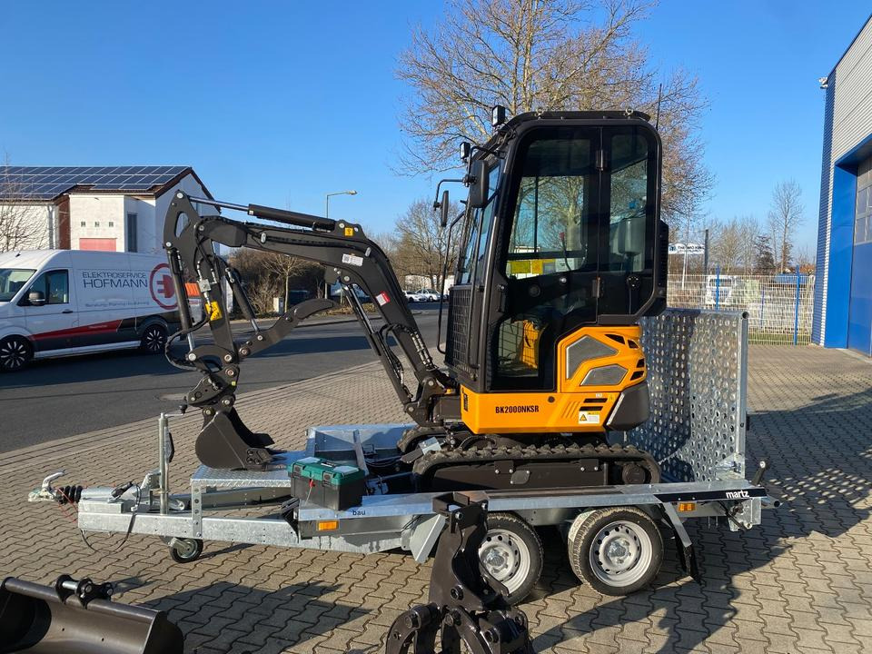 Minibagger BK2000NKSR + Tieflader + Zubehör *INKL.19% MWST*BERGER KRAUS*KUBOTA* KLIMA*SCHWENKARM*VERSTELLFAHRWERK* - Mini bager, Prikolica: slika Minibagger BK2000NKSR + Tieflader + Zubehör *INKL.19% MWST*BERGER KRAUS*KUBOTA* KLIMA*SCHWENKARM*VERSTELLFAHRWERK* - Mini bager, Prikolica Minibagger BK2000NKSR + Tieflader + Zubehör *INKL.19% MWST*BERGER KRAUS*KUBOTA* KLIMA*SCHWENKARM*VERSTELLFAHRWERK* - Mini bager, Prikolica: slika Minibagger BK2000NKSR + Tieflader + Zubehör *INKL.19% MWST*BERGER KRAUS*KUBOTA* KLIMA*SCHWENKARM*VERSTELLFAHRWERK* - Mini bager, Prikolica