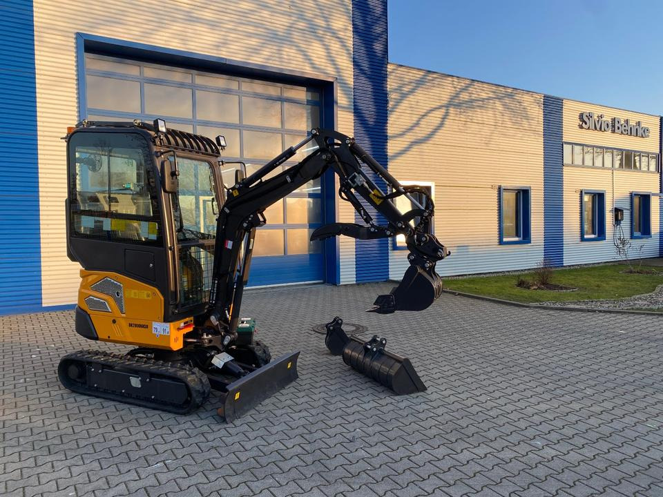 Minibagger BK2000NKSR inkl. Schaufelpaket *INKL.19% MWST*BERGER KRAUS*KUBOTA* KLIMA*SCHWENKARM*VERSTELLFAHRWERK* - Mini bager: slika Minibagger BK2000NKSR inkl. Schaufelpaket *INKL.19% MWST*BERGER KRAUS*KUBOTA* KLIMA*SCHWENKARM*VERSTELLFAHRWERK* - Mini bager Minibagger BK2000NKSR inkl. Schaufelpaket *INKL.19% MWST*BERGER KRAUS*KUBOTA* KLIMA*SCHWENKARM*VERSTELLFAHRWERK* - Mini bager: slika Minibagger BK2000NKSR inkl. Schaufelpaket *INKL.19% MWST*BERGER KRAUS*KUBOTA* KLIMA*SCHWENKARM*VERSTELLFAHRWERK* - Mini bager