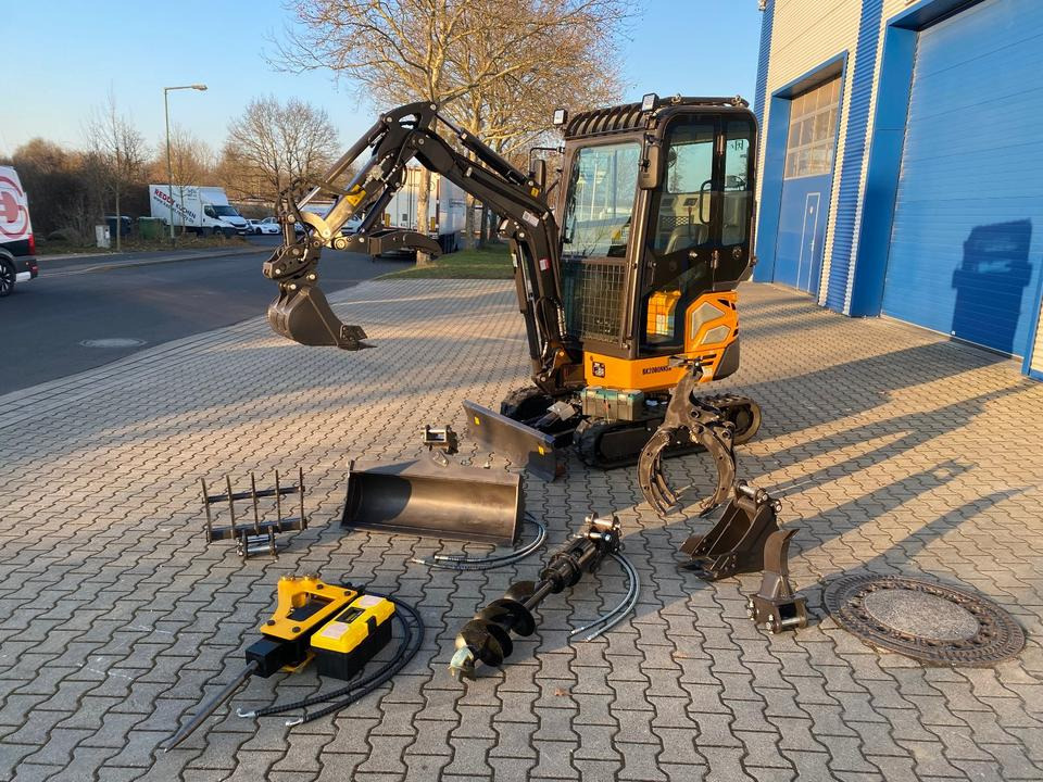 Minibagger BK2000NKSR inkl. Zubehörpaket *INKL.19% MWST*BERGER KRAUS*KUBOTA* KLIMA*SCHWENKARM*VERSTELLFAHRWERK* - Mini bager: slika Minibagger BK2000NKSR inkl. Zubehörpaket *INKL.19% MWST*BERGER KRAUS*KUBOTA* KLIMA*SCHWENKARM*VERSTELLFAHRWERK* - Mini bager Minibagger BK2000NKSR inkl. Zubehörpaket *INKL.19% MWST*BERGER KRAUS*KUBOTA* KLIMA*SCHWENKARM*VERSTELLFAHRWERK* - Mini bager: slika Minibagger BK2000NKSR inkl. Zubehörpaket *INKL.19% MWST*BERGER KRAUS*KUBOTA* KLIMA*SCHWENKARM*VERSTELLFAHRWERK* - Mini bager