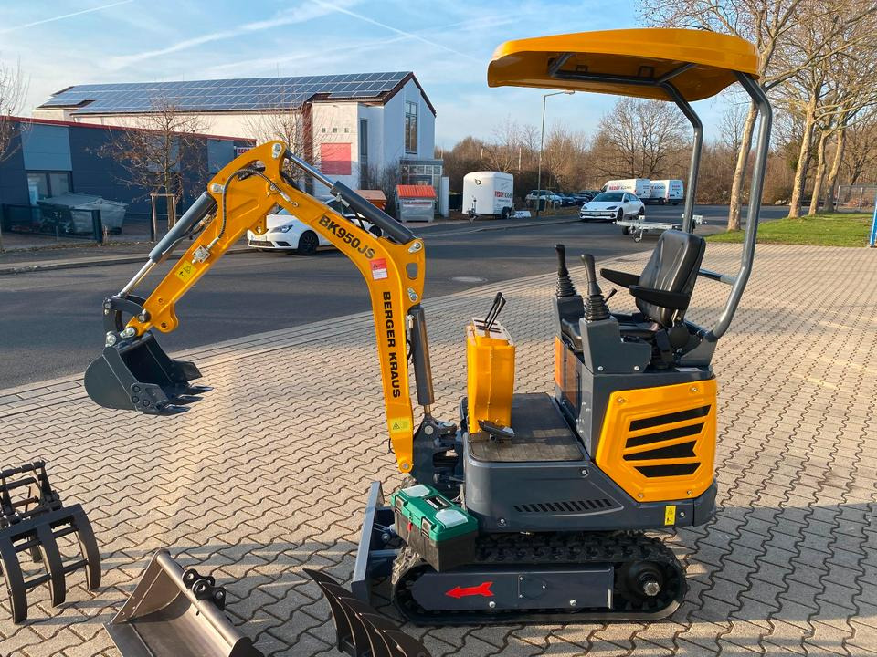 Minibagger BK950JS + Zubehör *INKL.19% MWST*BERGER KRAUS*JOYSTICK*SOFORT!* - Mini bager: slika Minibagger BK950JS + Zubehör *INKL.19% MWST*BERGER KRAUS*JOYSTICK*SOFORT!* - Mini bager Minibagger BK950JS + Zubehör *INKL.19% MWST*BERGER KRAUS*JOYSTICK*SOFORT!* - Mini bager: slika Minibagger BK950JS + Zubehör *INKL.19% MWST*BERGER KRAUS*JOYSTICK*SOFORT!* - Mini bager