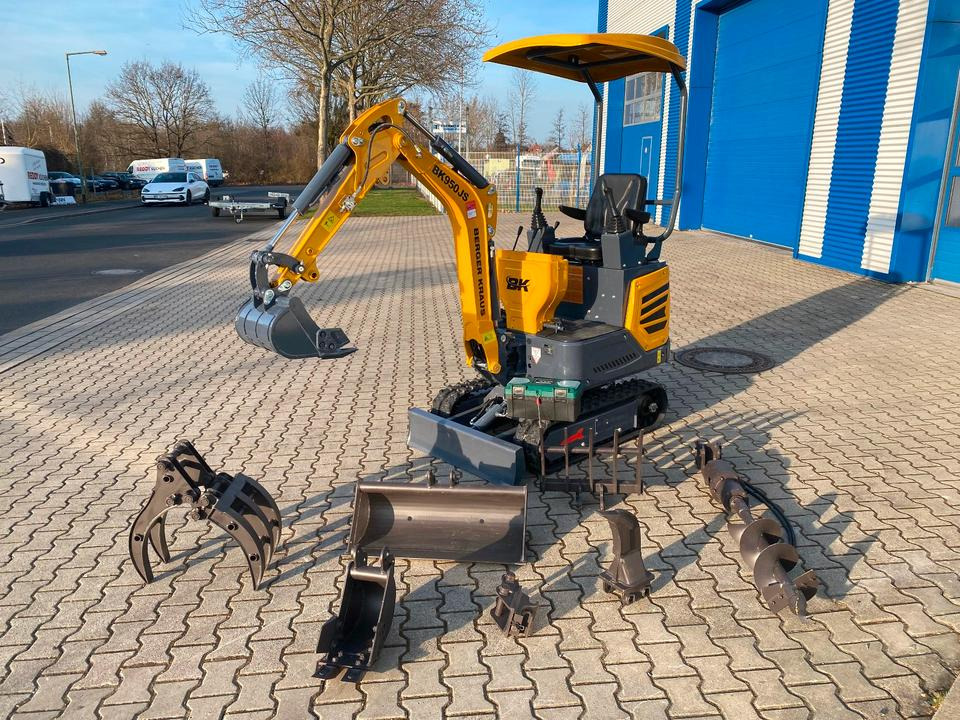 Minibagger BK950JS + Zubehör *INKL.19% MWST*BERGER KRAUS*JOYSTICK*SOFORT!* - Mini bager: slika Minibagger BK950JS + Zubehör *INKL.19% MWST*BERGER KRAUS*JOYSTICK*SOFORT!* - Mini bager Minibagger BK950JS + Zubehör *INKL.19% MWST*BERGER KRAUS*JOYSTICK*SOFORT!* - Mini bager: slika Minibagger BK950JS + Zubehör *INKL.19% MWST*BERGER KRAUS*JOYSTICK*SOFORT!* - Mini bager