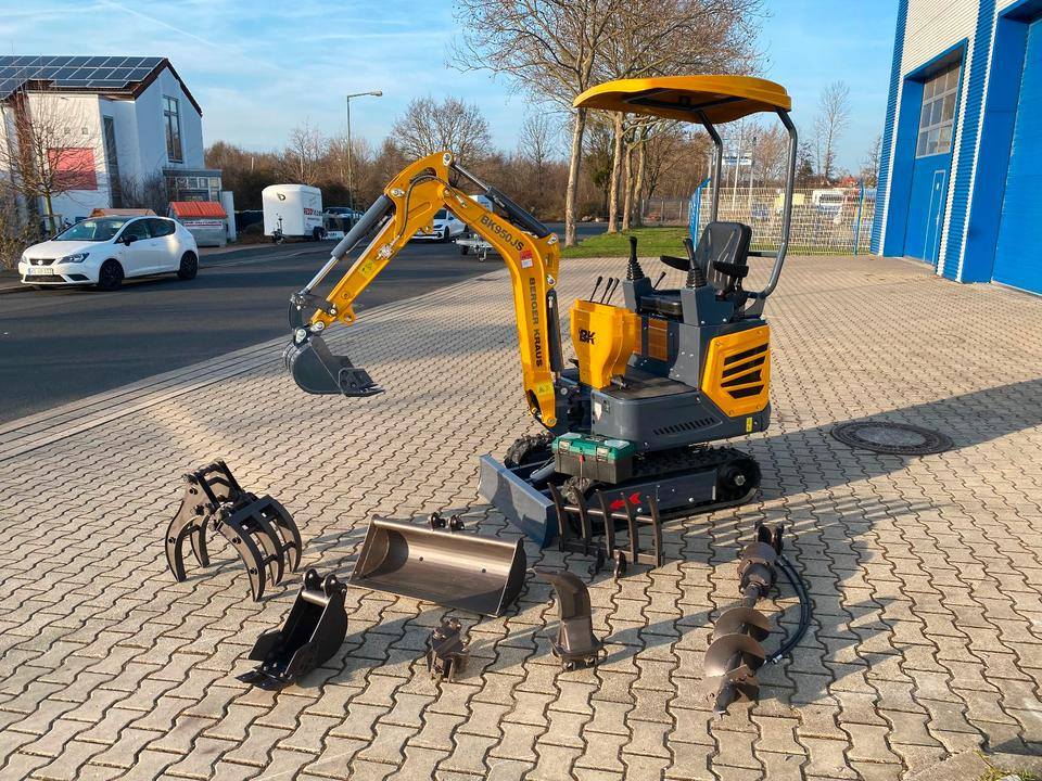 Minibagger BK950JS + Zubehör *INKL.19% MWST*BERGER KRAUS*JOYSTICK*SOFORT!* - Mini bager: slika Minibagger BK950JS + Zubehör *INKL.19% MWST*BERGER KRAUS*JOYSTICK*SOFORT!* - Mini bager Minibagger BK950JS + Zubehör *INKL.19% MWST*BERGER KRAUS*JOYSTICK*SOFORT!* - Mini bager: slika Minibagger BK950JS + Zubehör *INKL.19% MWST*BERGER KRAUS*JOYSTICK*SOFORT!* - Mini bager
