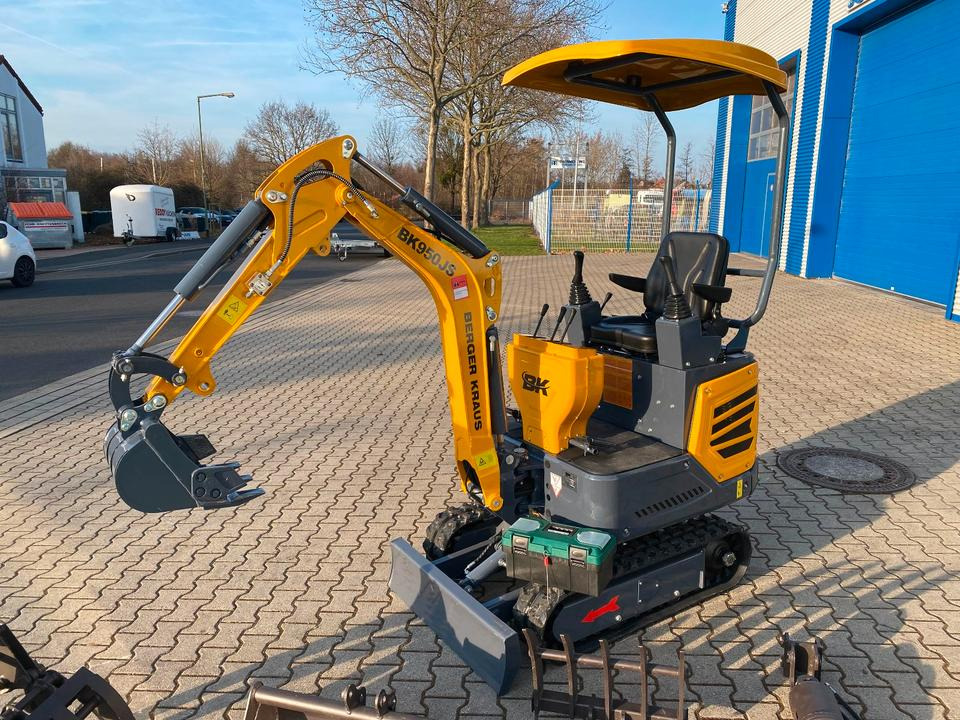 Minibagger BK950JS + Zubehör *INKL.19% MWST*BERGER KRAUS*JOYSTICK*SOFORT!* - Mini bager: slika Minibagger BK950JS + Zubehör *INKL.19% MWST*BERGER KRAUS*JOYSTICK*SOFORT!* - Mini bager Minibagger BK950JS + Zubehör *INKL.19% MWST*BERGER KRAUS*JOYSTICK*SOFORT!* - Mini bager: slika Minibagger BK950JS + Zubehör *INKL.19% MWST*BERGER KRAUS*JOYSTICK*SOFORT!* - Mini bager