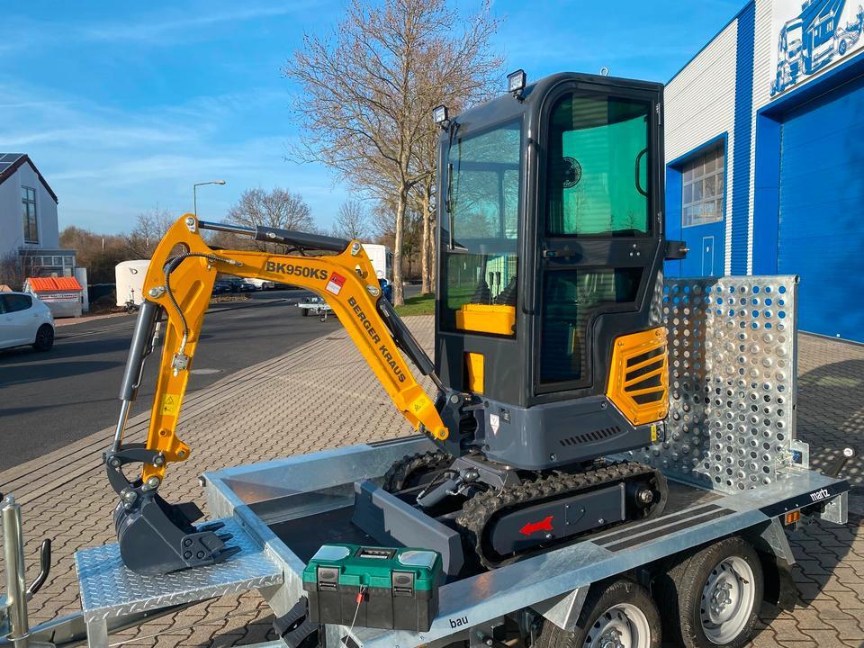Minibagger BK950KS + Tieflader + Zubehör *INKL.19% MWST*BERGER KRAUS*KABINE*SOFORT!* - Mini bager, Prikolica: slika Minibagger BK950KS + Tieflader + Zubehör *INKL.19% MWST*BERGER KRAUS*KABINE*SOFORT!* - Mini bager, Prikolica Minibagger BK950KS + Tieflader + Zubehör *INKL.19% MWST*BERGER KRAUS*KABINE*SOFORT!* - Mini bager, Prikolica: slika Minibagger BK950KS + Tieflader + Zubehör *INKL.19% MWST*BERGER KRAUS*KABINE*SOFORT!* - Mini bager, Prikolica