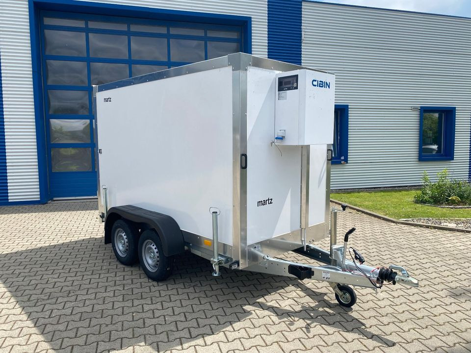 Vermietung / Kühlanhänger 2700KG / Nutzlast 2066KG / Kühlkoffer / Catering / Veranstaltung / Messe - Prikolica hladnjača: slika Vermietung / Kühlanhänger 2700KG / Nutzlast 2066KG / Kühlkoffer / Catering / Veranstaltung / Messe - Prikolica hladnjača Vermietung / Kühlanhänger 2700KG / Nutzlast 2066KG / Kühlkoffer / Catering / Veranstaltung / Messe - Prikolica hladnjača: slika Vermietung / Kühlanhänger 2700KG / Nutzlast 2066KG / Kühlkoffer / Catering / Veranstaltung / Messe - Prikolica hladnjača
